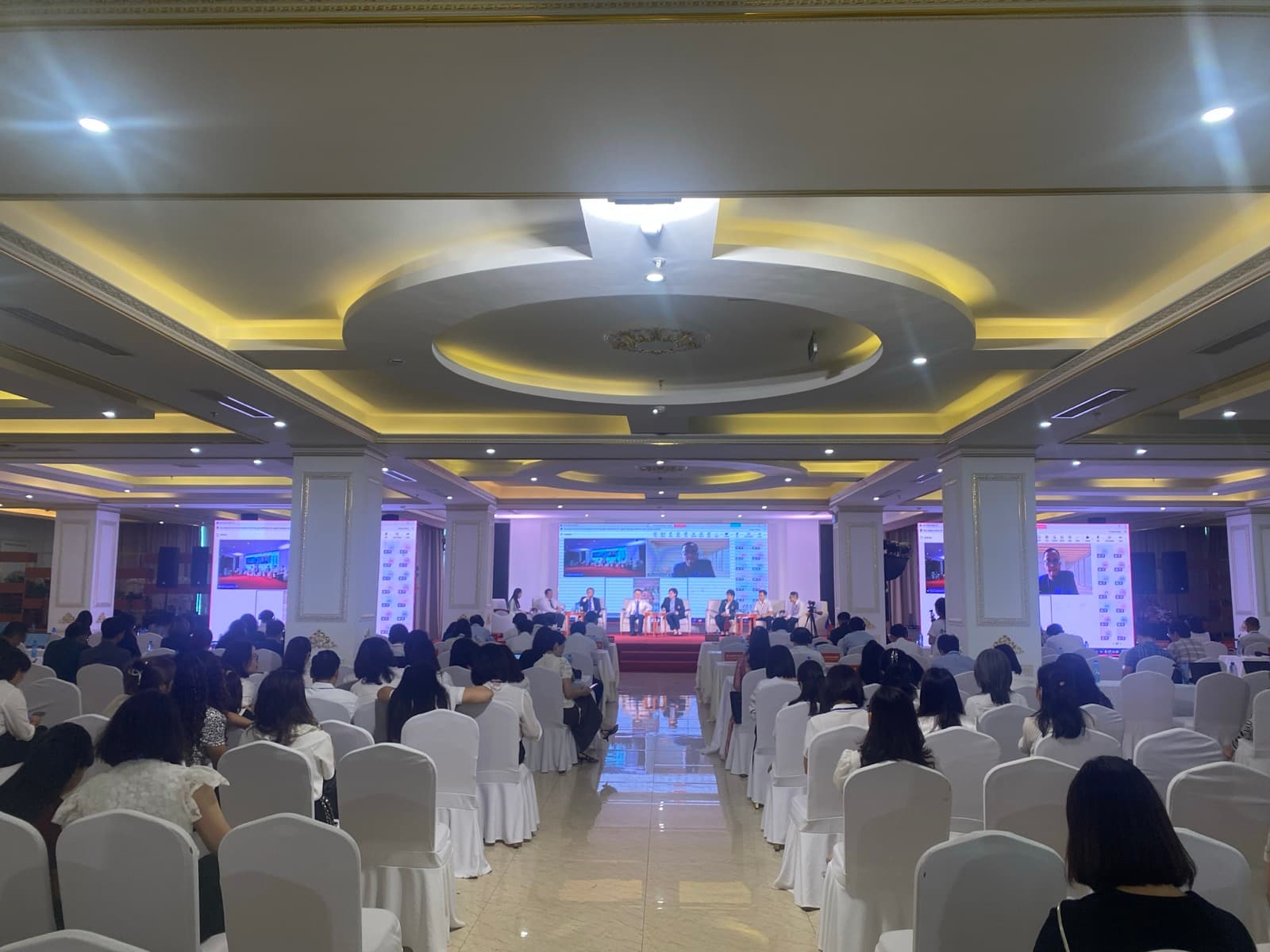 Hội nghị với màn hình LED tại Lan Chau Luxury Hotel