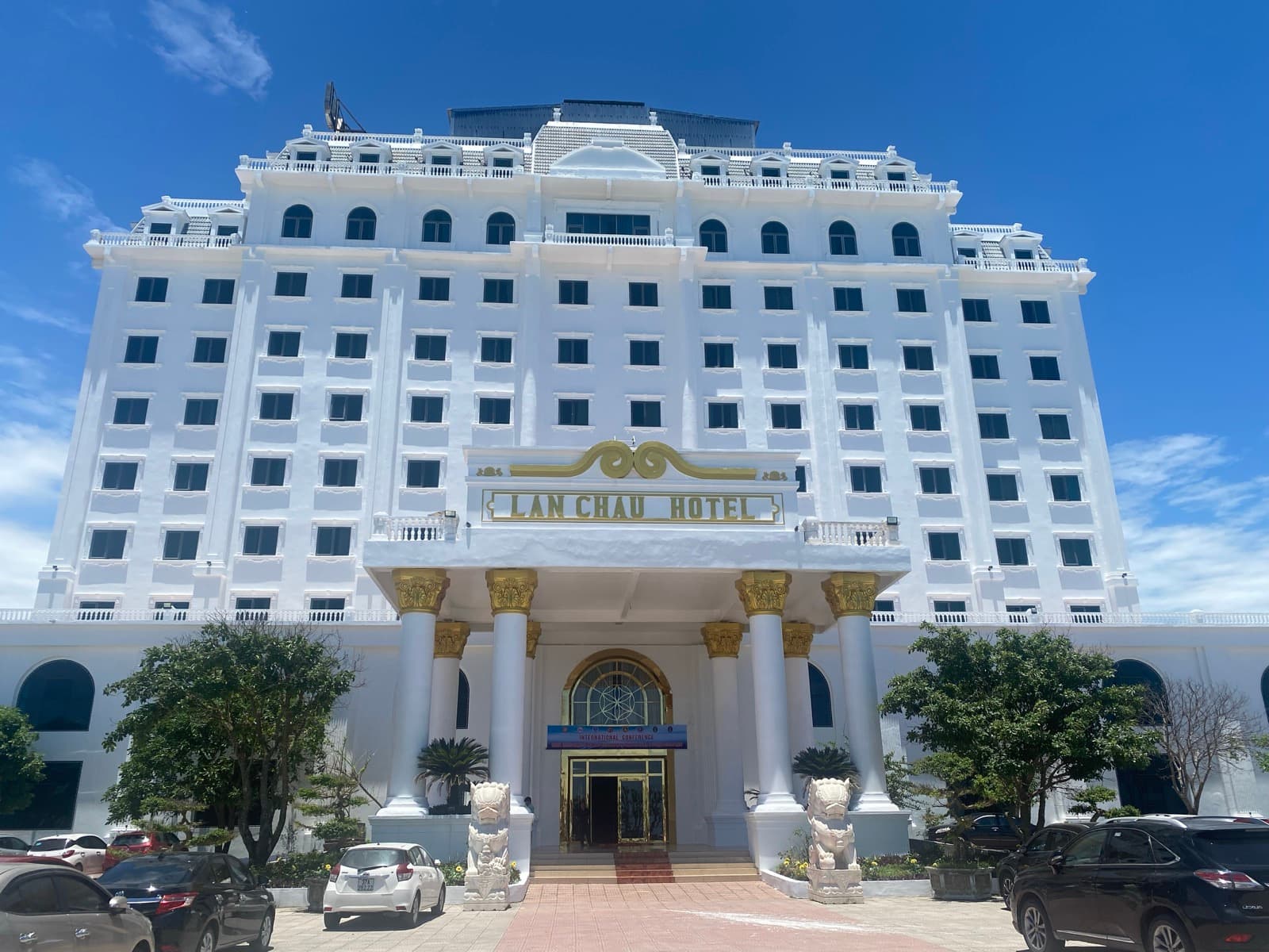 Lan Chau Luxury Hotel tại đảo Lan Châu, Cửa Lò